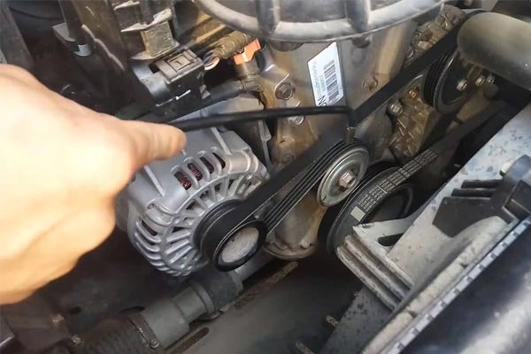 乌拉特后转速传感器的工作原理是什么?