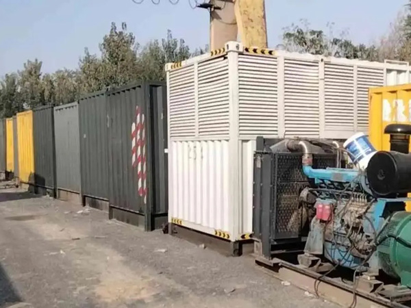 乌拉特后200KW柴油发电机机组每小时油耗是多少？