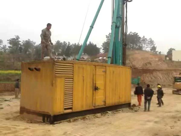 乌拉特后如何判断水冷式机油散热器密封件是否需要更换？